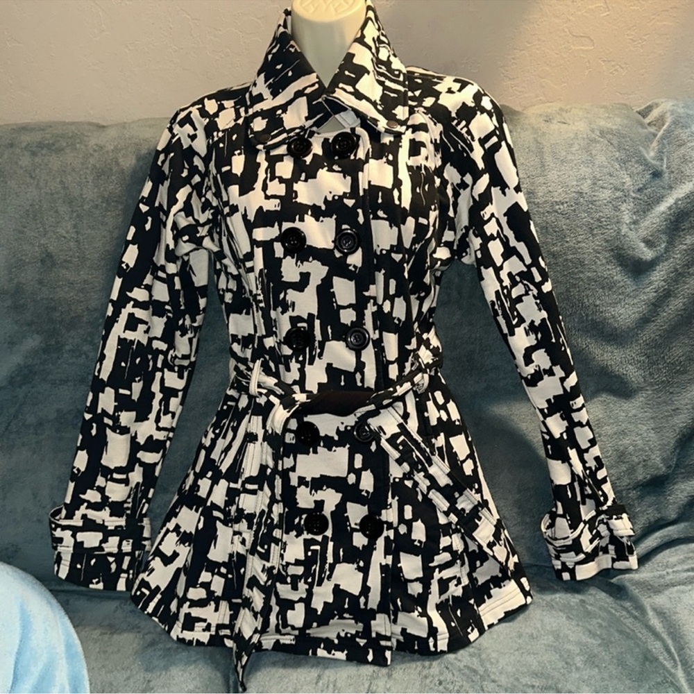 LA kitty large Black and White Patterned jacket stained